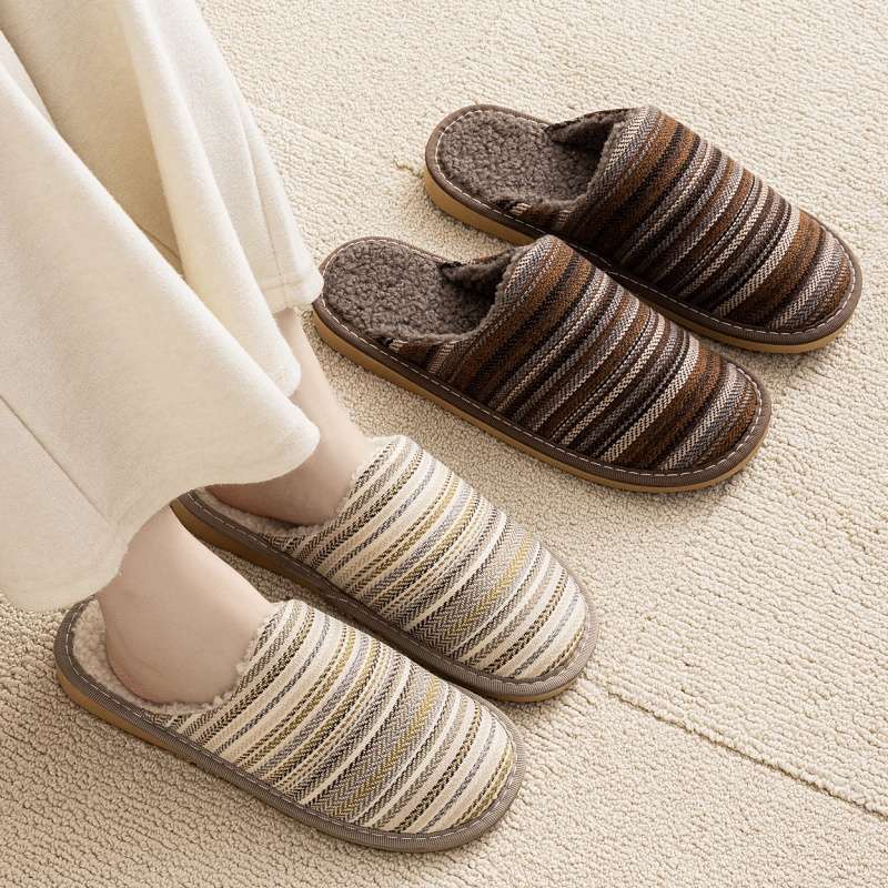あったか素材のマルチボーダースリッパ