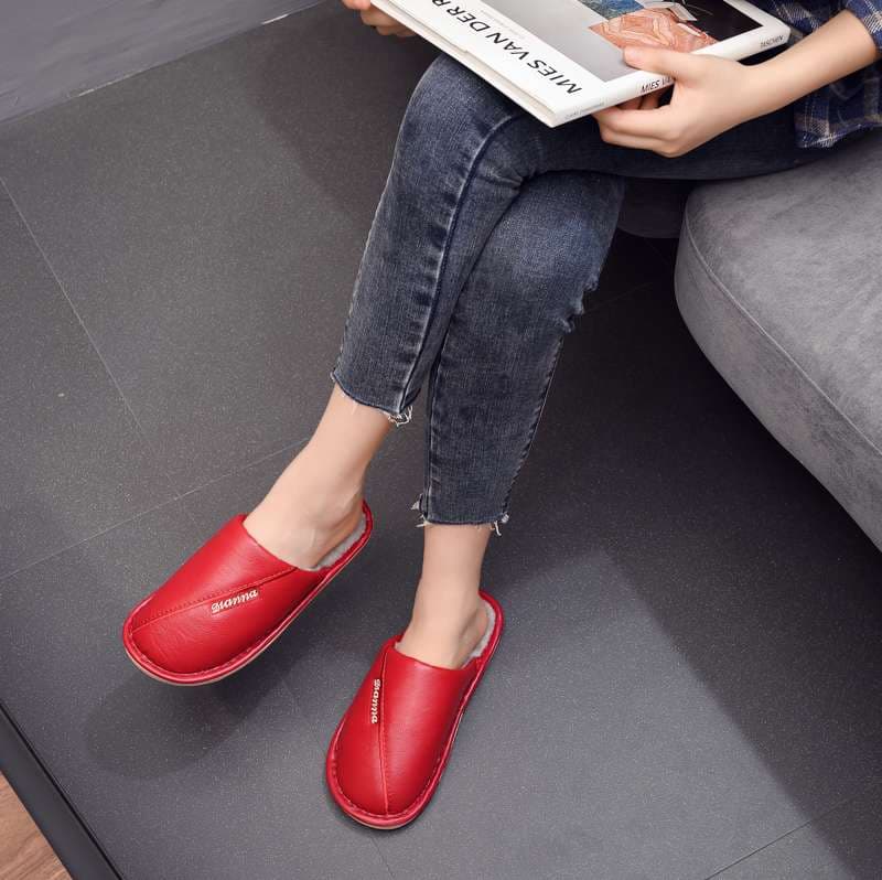 ふわふわ暖かい洗えるレザー調スリッパ