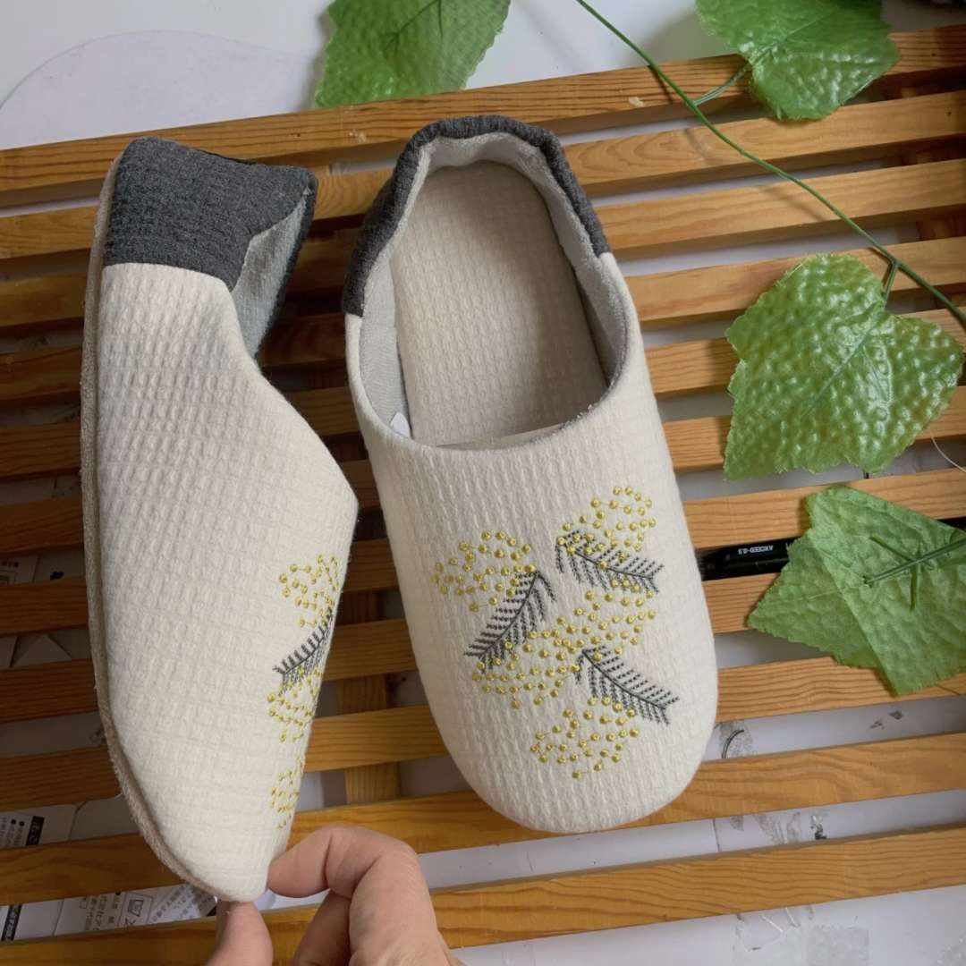 スリッパ 花刺繍入りあったかスリッパ