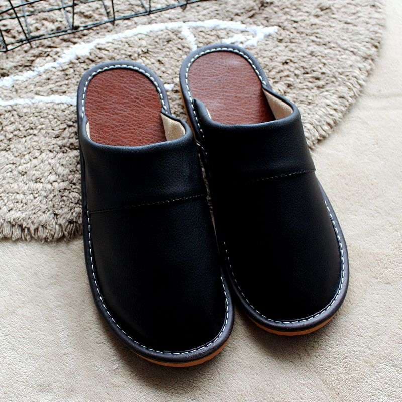 上質レザー素材の快適スリッパ