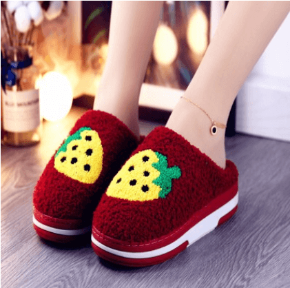 スリッパ いちごモチーフのふわもこスリッパ
