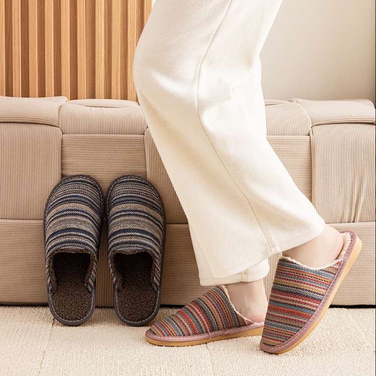 あったか素材のマルチボーダースリッパ