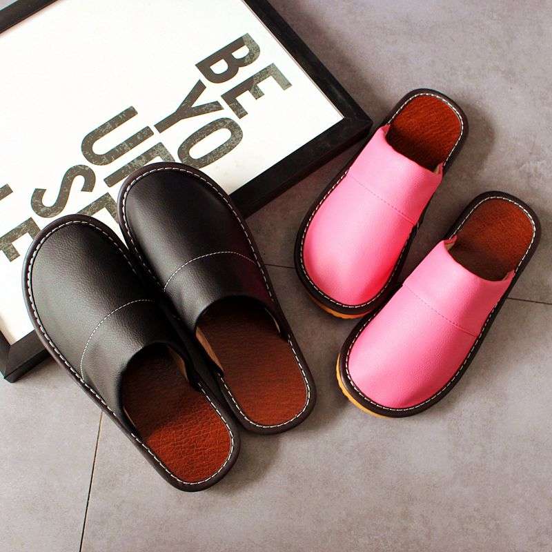 上質レザー素材の快適スリッパ