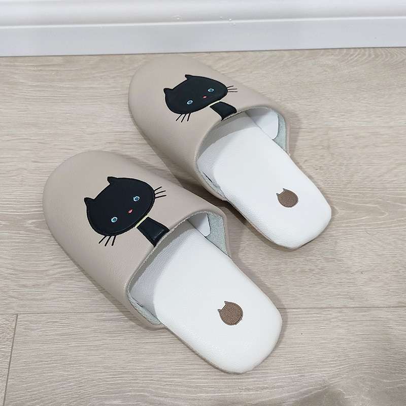 ねこモチーフ ふわもこスリッパ