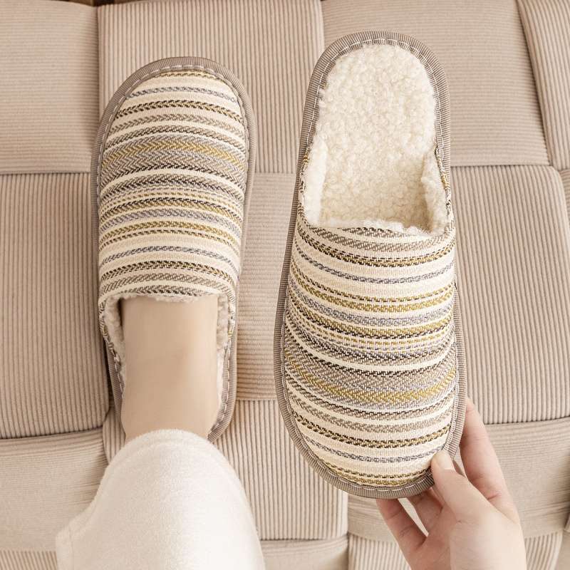 あったか素材のマルチボーダースリッパ