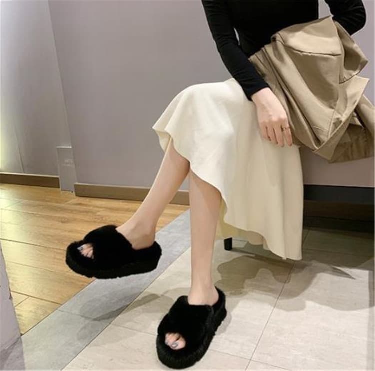 ふわふわファー交差ストラップスリッパ女性用厚底