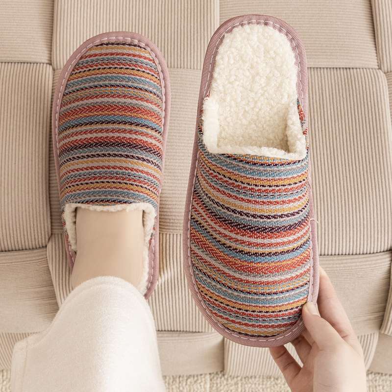 あったか素材のマルチボーダースリッパ