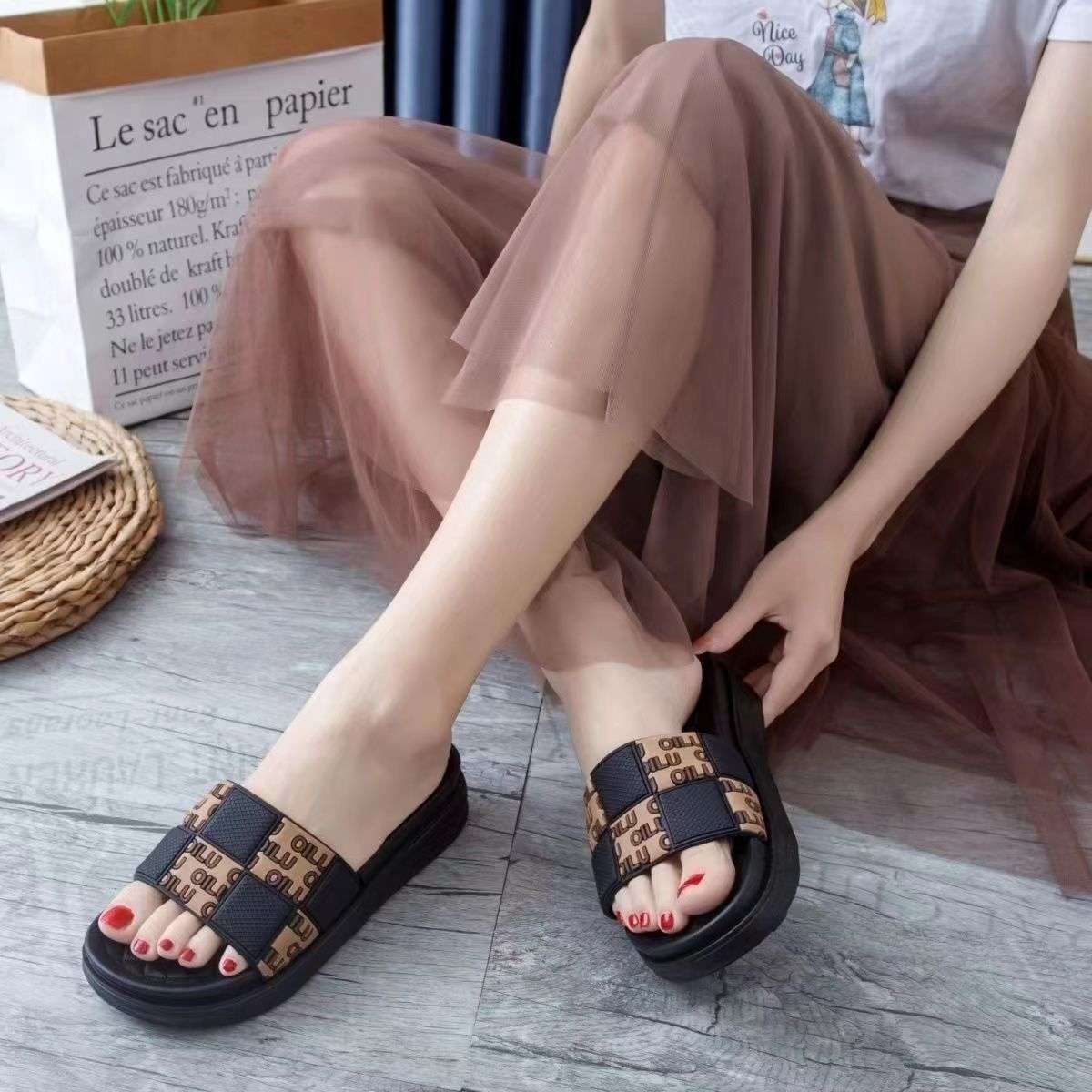 スリッパ モダンチェッカーパターン スライドサンダル