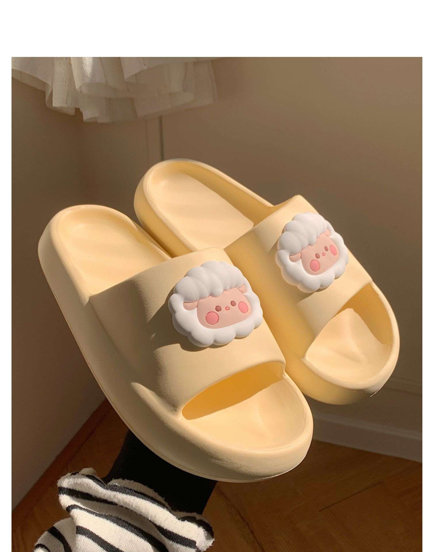 もこもこ羊さんスリッパ