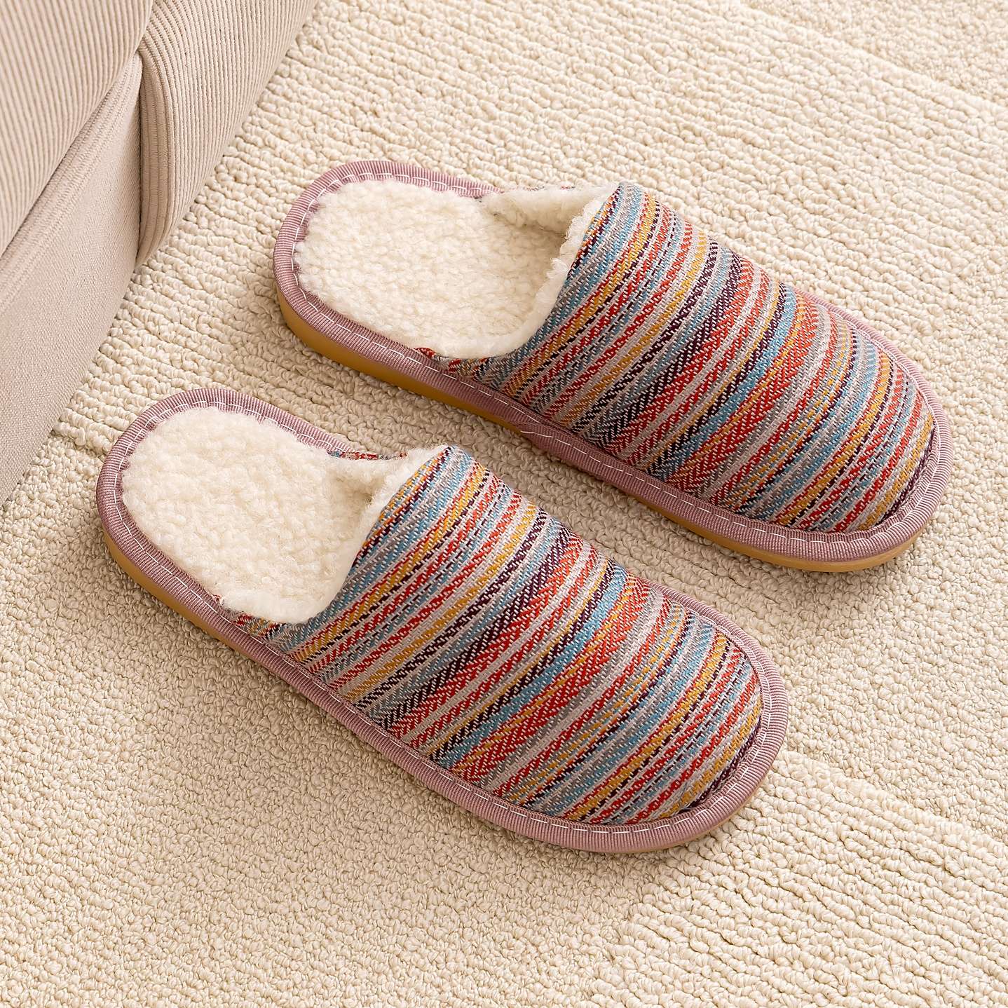 あったか素材のマルチボーダースリッパ