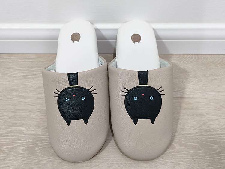 ねこモチーフ ふわもこスリッパ