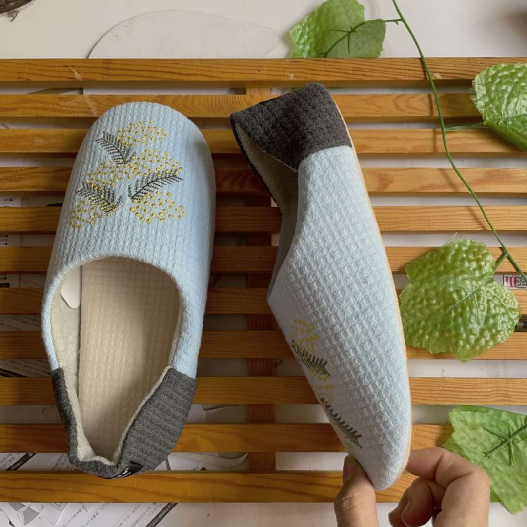 スリッパ 花刺繍入りあったかスリッパ