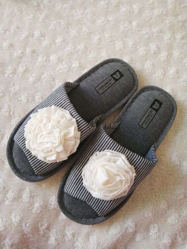 花飾りつき 柔らかストライプスリッパ