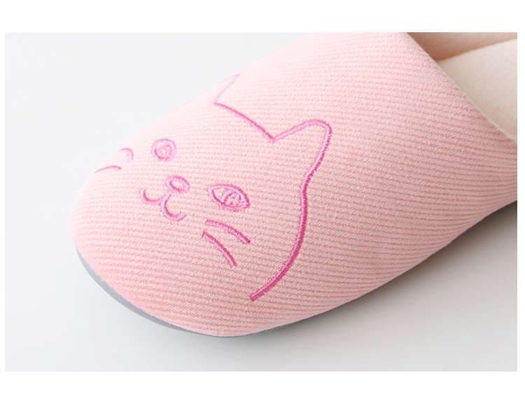 スリッパ ねこ顔刺繍入りふわふわスリッパ