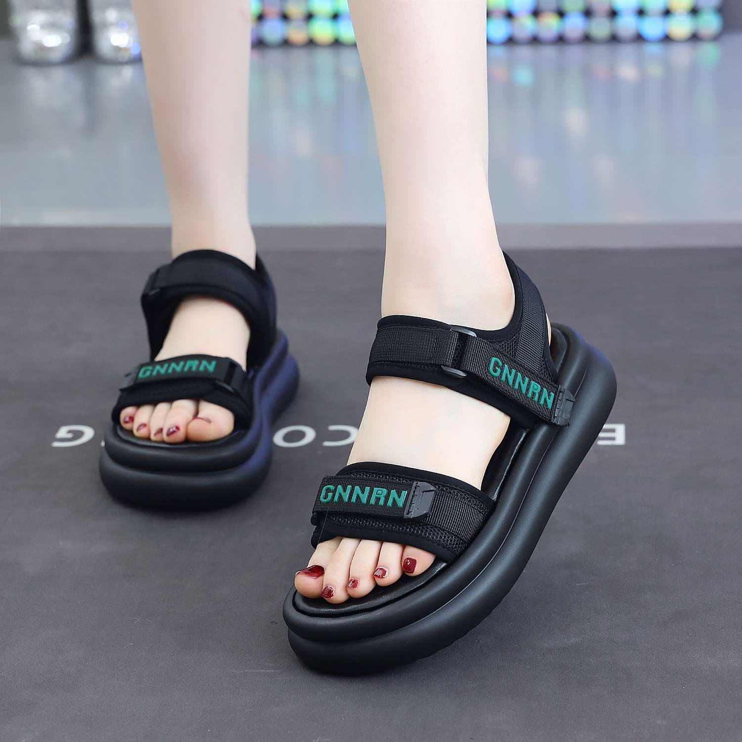 スリッパ スポーティ厚底ストラップサンダル