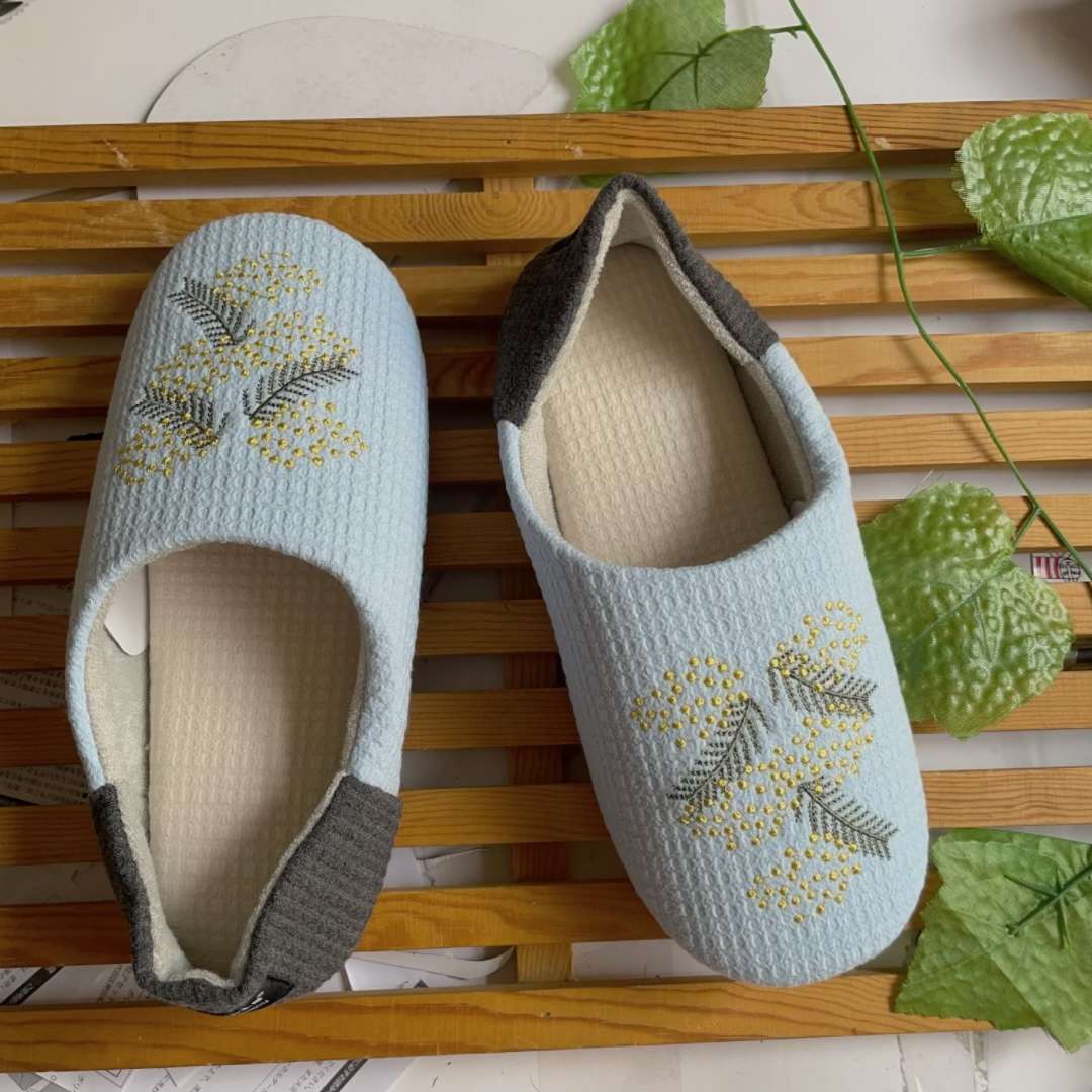 スリッパ 花刺繍入りあったかスリッパ