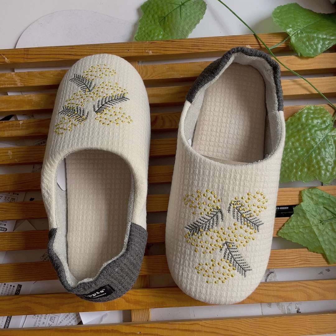 スリッパ 花刺繍入りあったかスリッパ