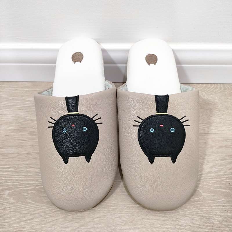 ねこモチーフ ふわもこスリッパ