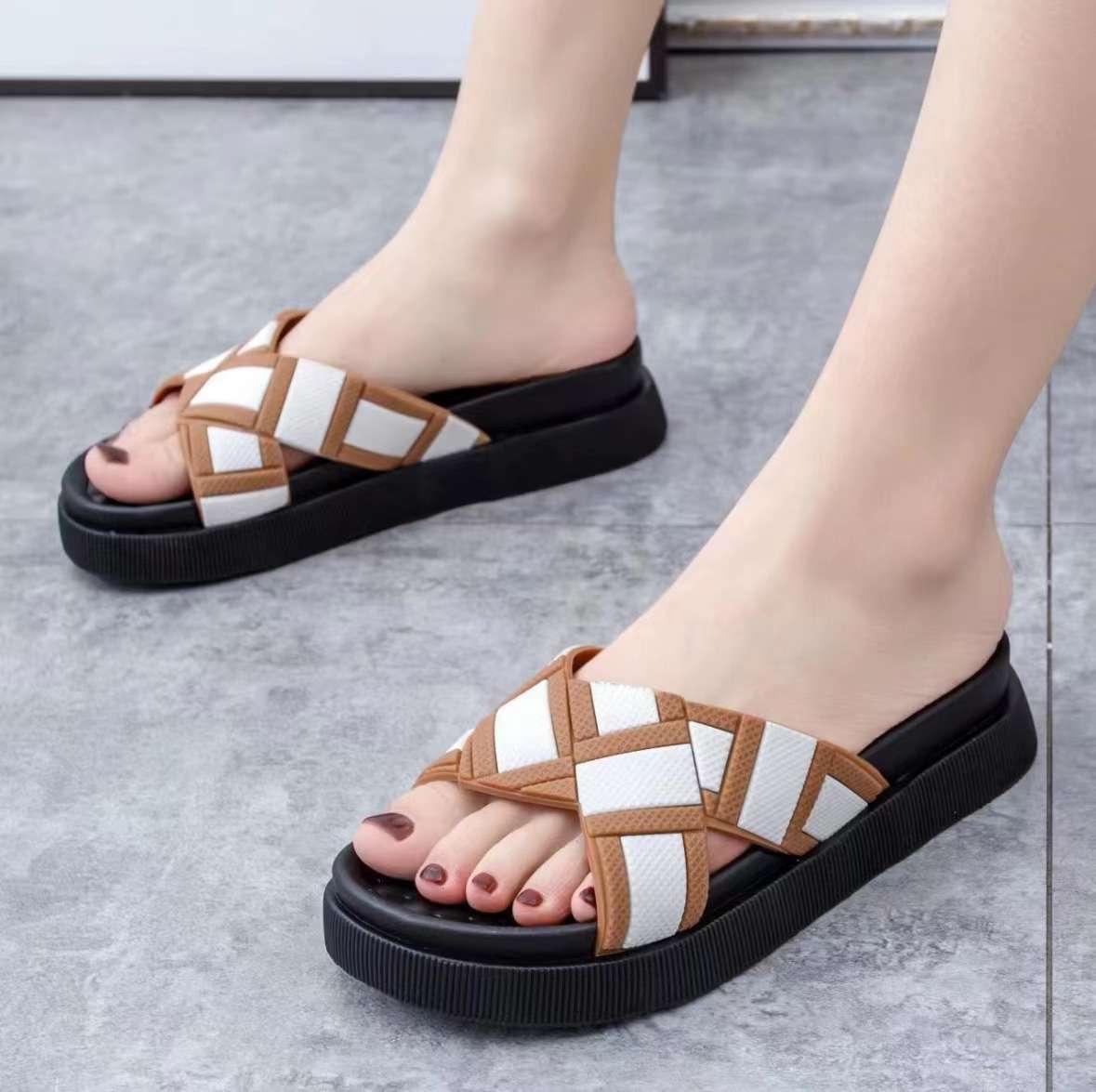 スリッパ クロスデザイン 軽量コンフォートスライドサンダル