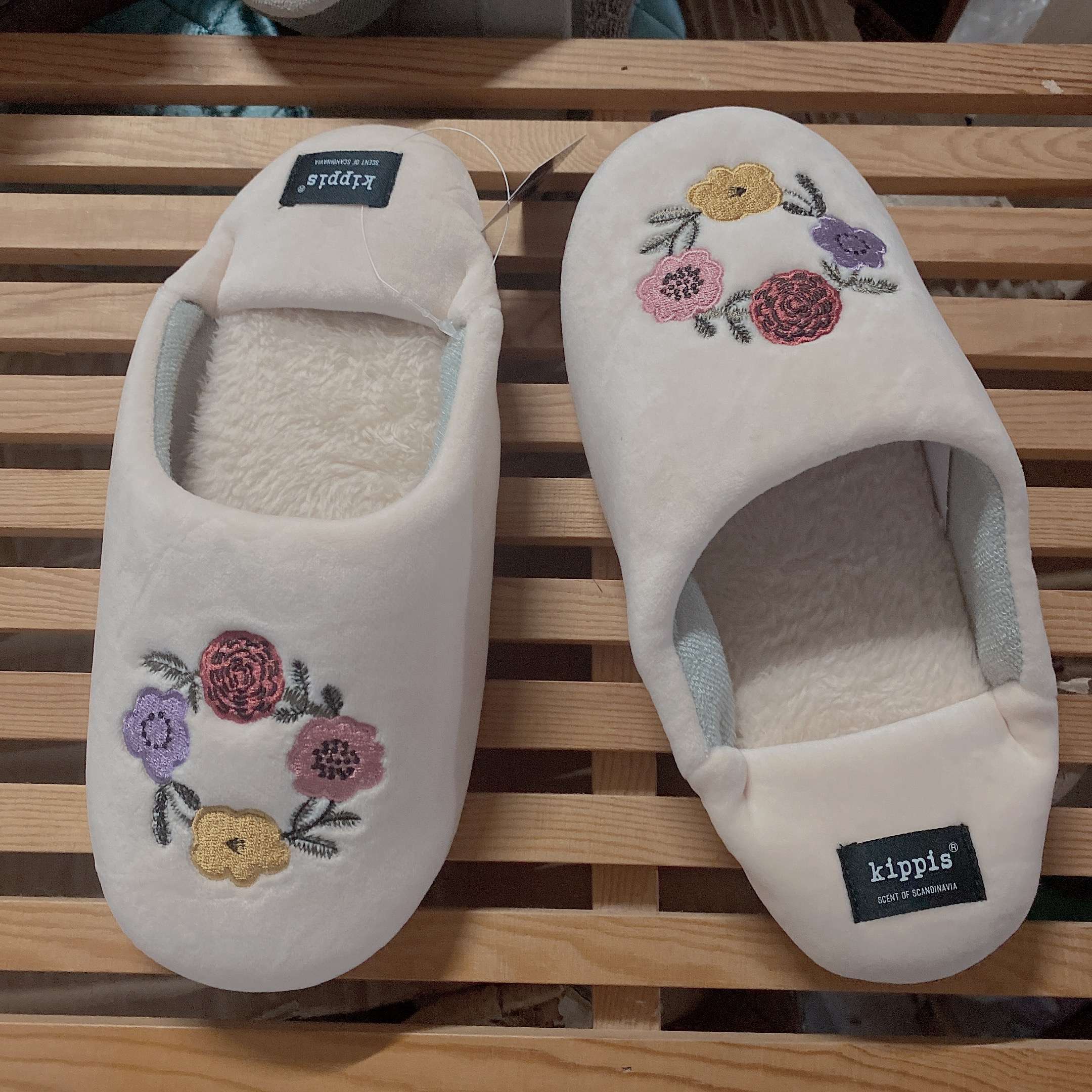 スリッパ 花刺繍入りあったかスリッパ