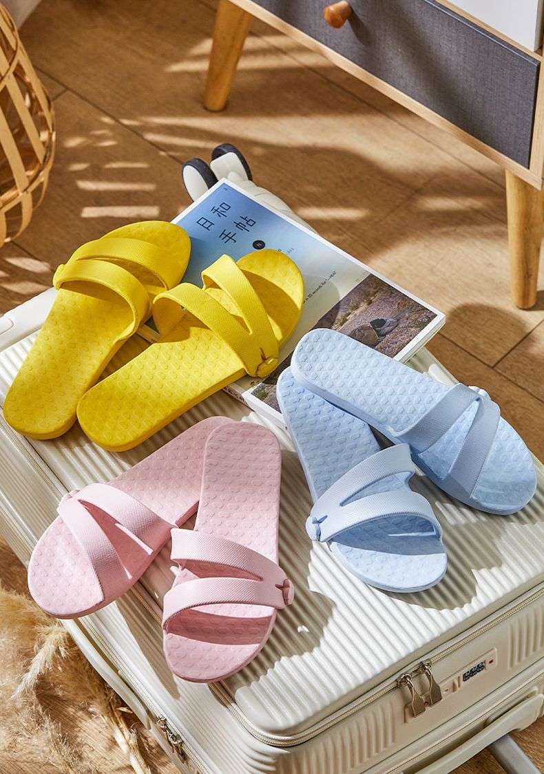 軽量コンパクト折りたたみスリッパ